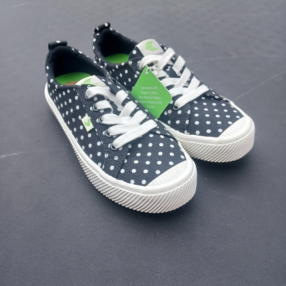 New Womens Size 6 Cariuma Shoes